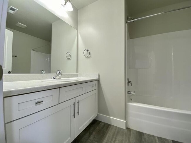 Building Photo - Herriman Townhome
