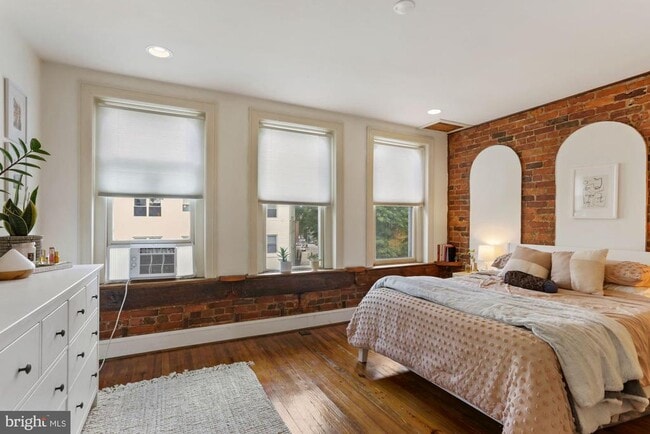 Building Photo - 1116 Monroe St NW