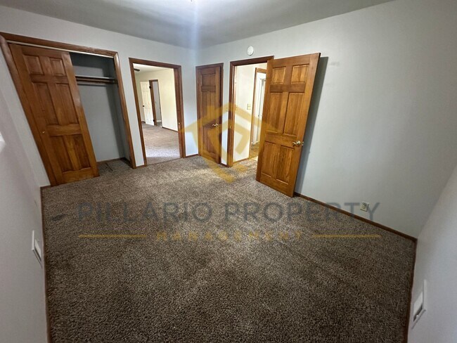 Building Photo - Spacious Warren Township, 3 Bedroom/1.5 Ba...