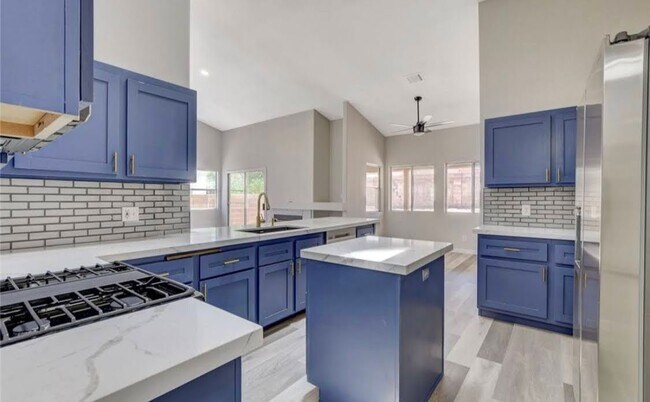 Building Photo - 1735 Navarre Ln