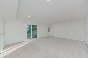 Building Photo - 212 N Commerce St