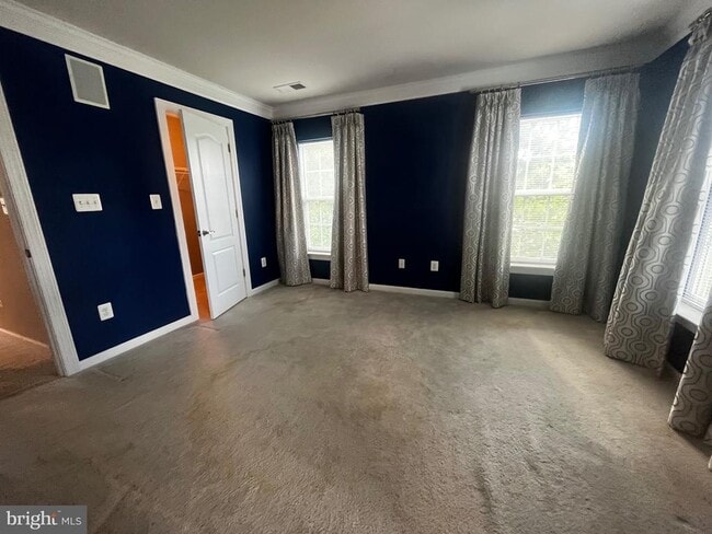 Building Photo - 8195 Falls Grove Dr