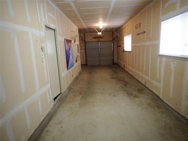 Building Photo - 915 Bogart Rd