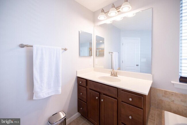 Building Photo - 8727 Raleigh Mews