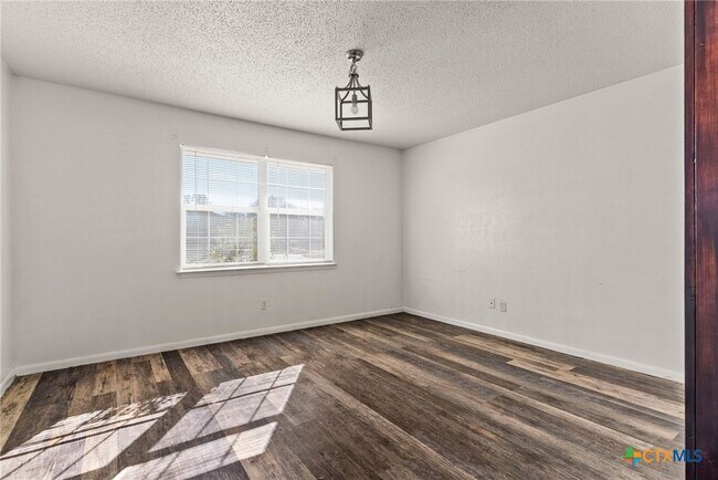 Building Photo - 1203 Hughes Ave