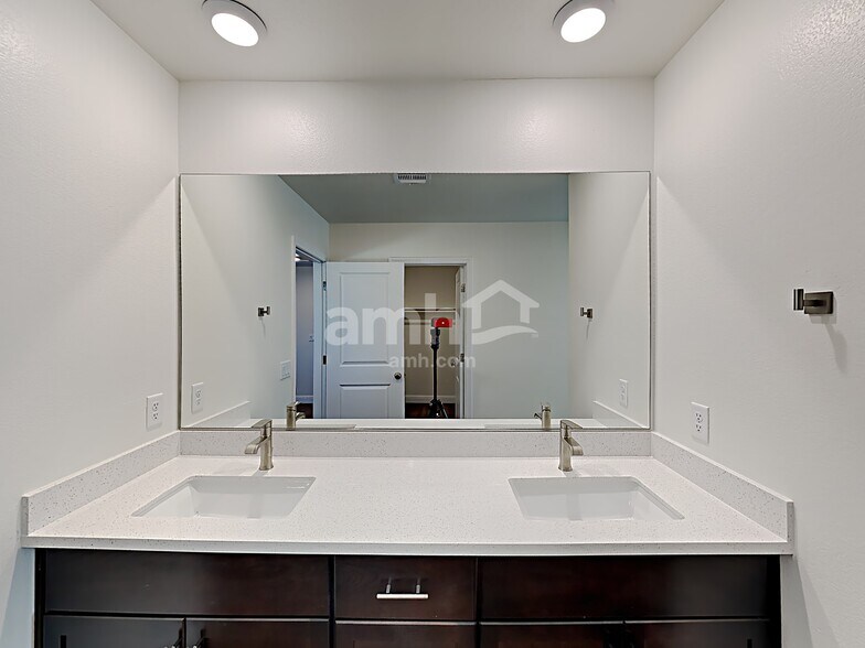 Building Photo - 720 Sienna Rising Dr