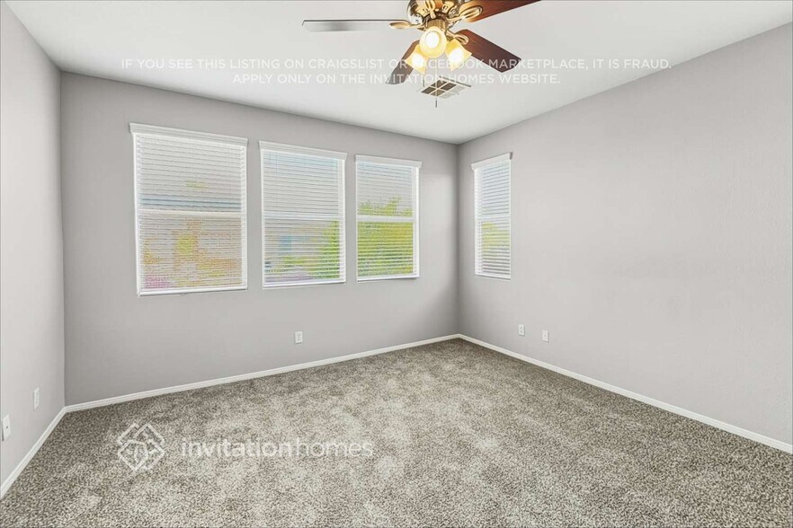 Building Photo - 4028 Villeroy Ave