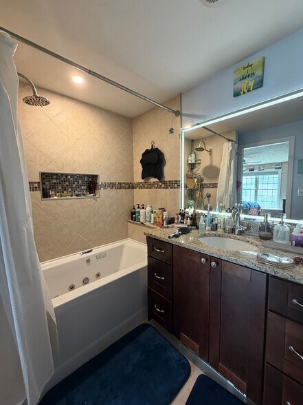 Jet tub - 207 Pasture Dr