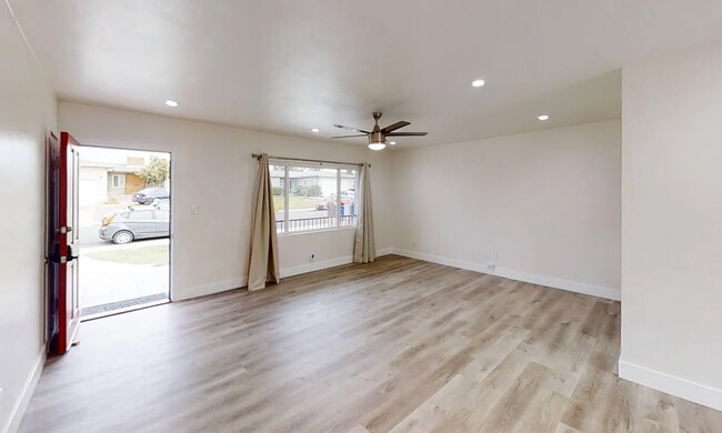 Building Photo - 5118-5120 East Falls View Dr