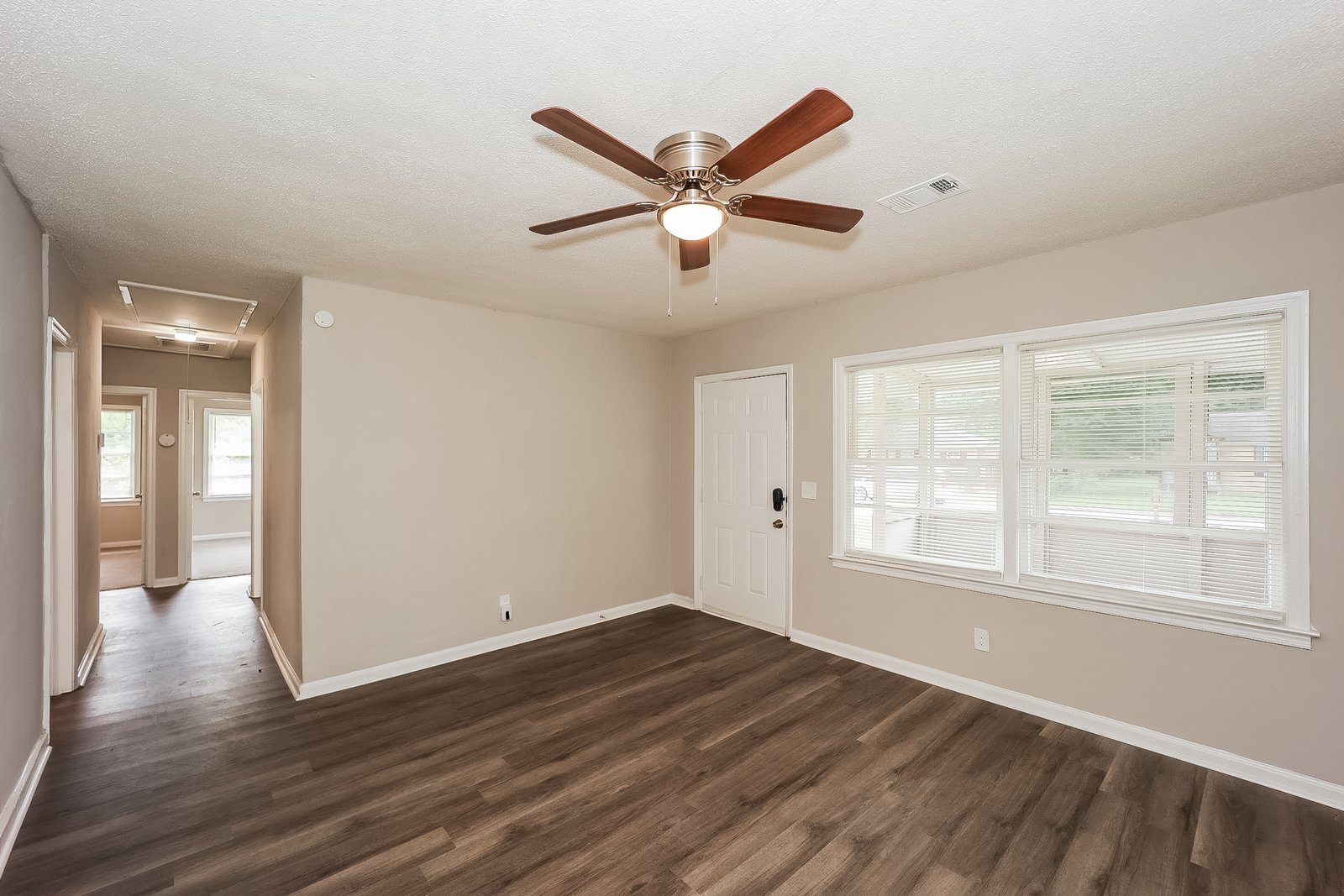 Building Photo - 4016 Singer Dr