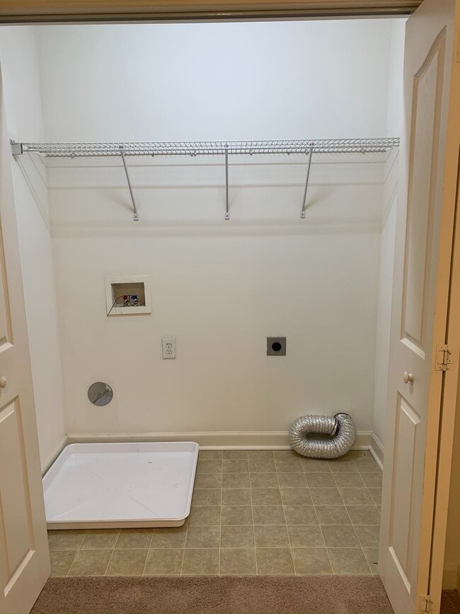 Building Photo - 205 Clusters Cir