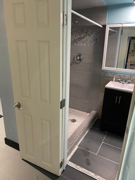 Building Photo - 2523 Sidney Ave