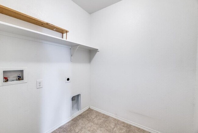 Building Photo - 369 Magma Dr