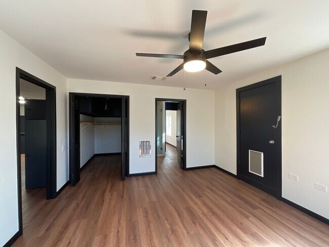 Building Photo - Available Now- 2 Bedroom 1 Bath in Granite...