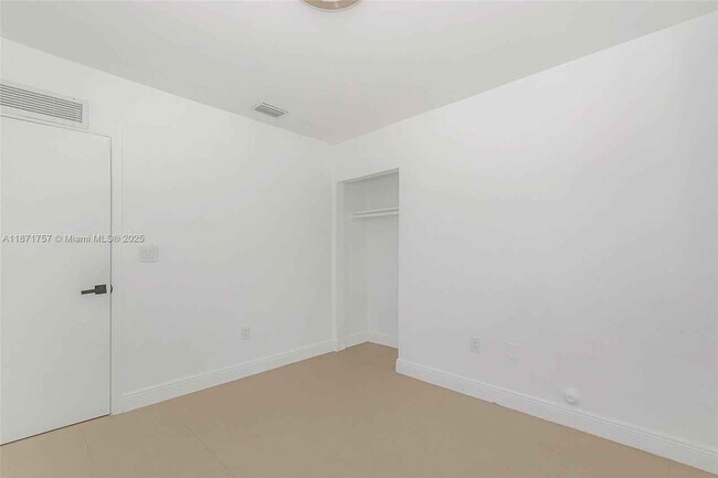 Building Photo - 1013 SW 7 ST Miami FL 33130