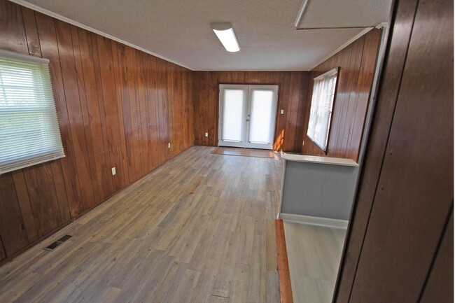 Building Photo - 934 Bluebird Rd