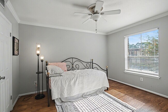 Building Photo - 7575 Katy Fwy