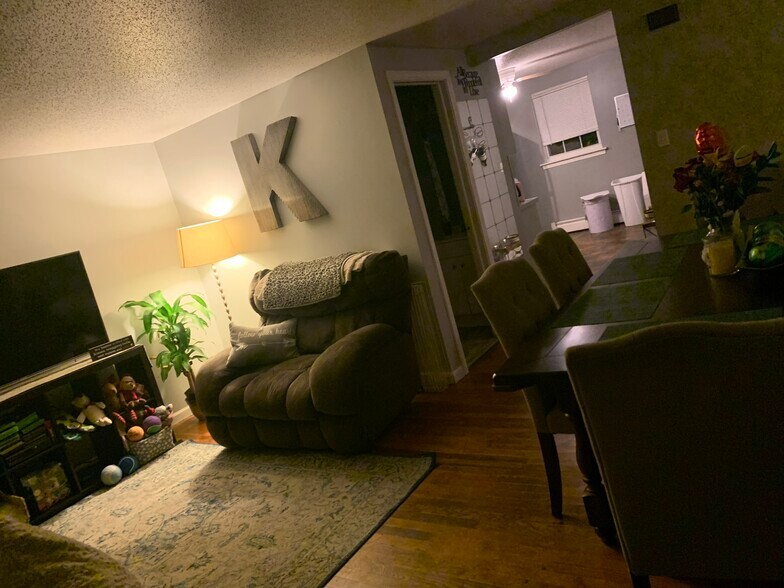 Living room - 23 Lownds Dr