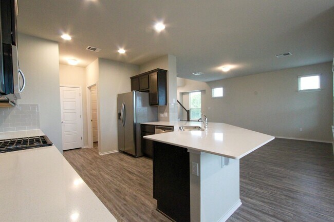 Building Photo - Newly Built 3 Bedroom, 2.5 Bath House in Round Rock's University Park Villas