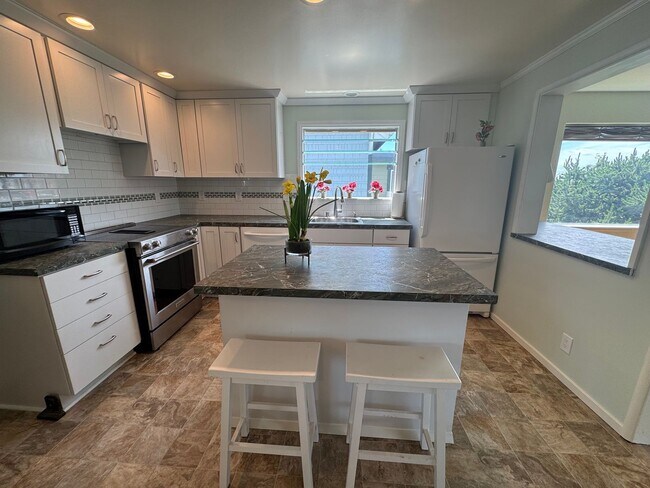 Building Photo - 3 bed/2 Bath, Spacious Home in Mount Verno...