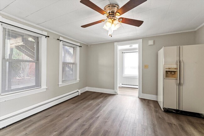 Building Photo - 28 S Beech St