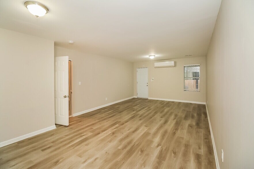 Building Photo - 254 Player's Cir