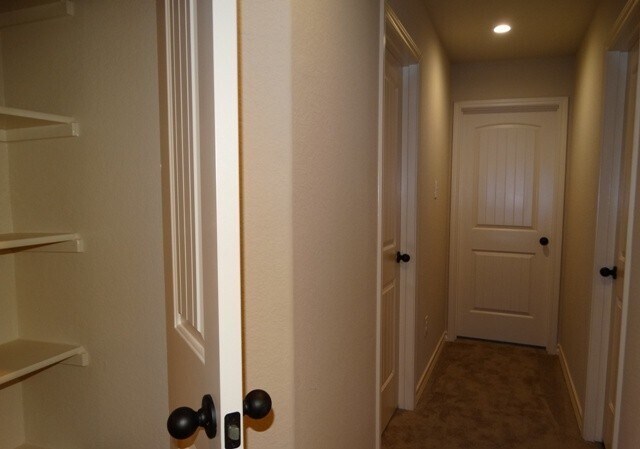 Building Photo - 7010 Lakeview Dr.