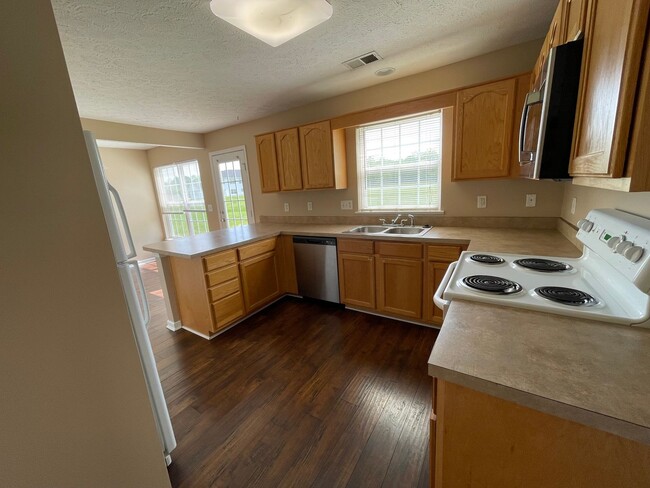 Building Photo - Spring Hill Gem in a Wonderful Location!