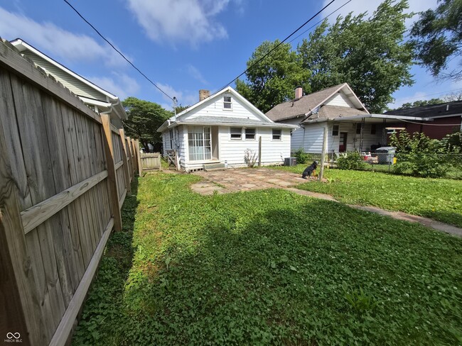 Building Photo - 925 N Somerset Ave