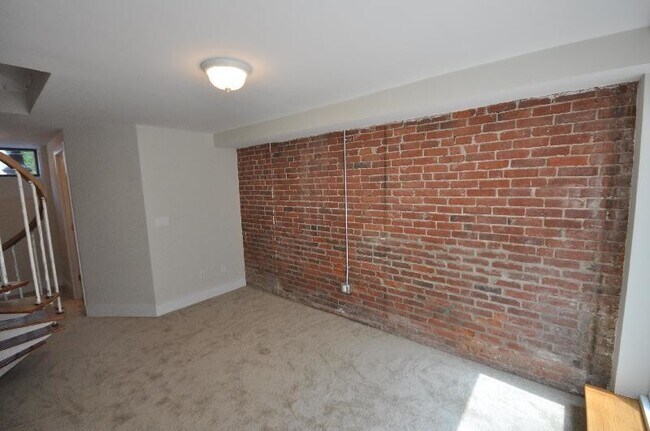 Building Photo - 17 Warwick St