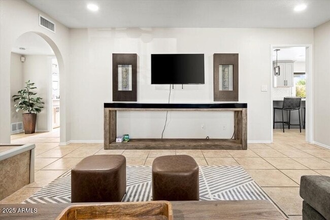 Building Photo - 6547 E Voltaire Ave