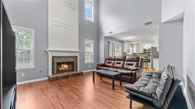Building Photo - 450 Manor Glen Dr