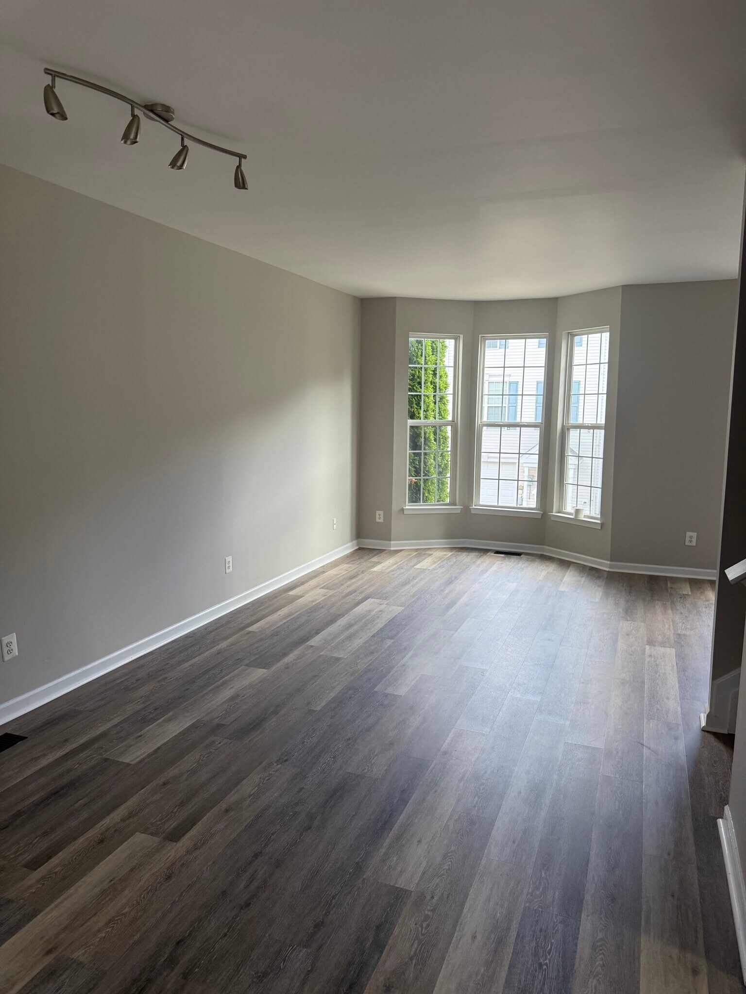 Building Photo - 4089 Forest Hills Ct