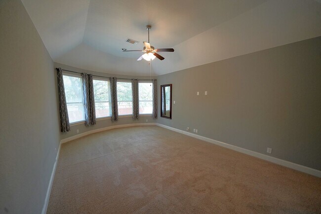 Building Photo - Executive Style Rental Now Available in Bo...