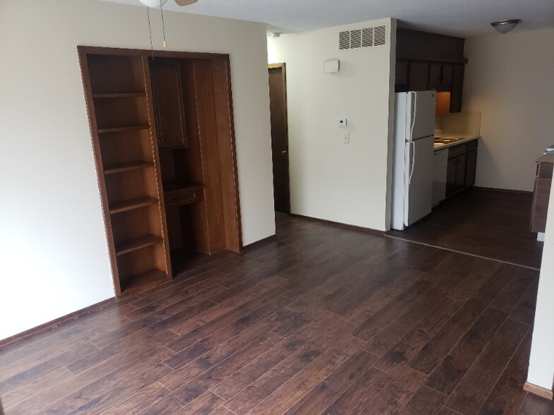 Building Photo - 3117 S Pinecrest St