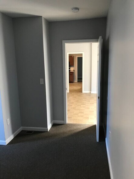 Building Photo - 19 Hobart St