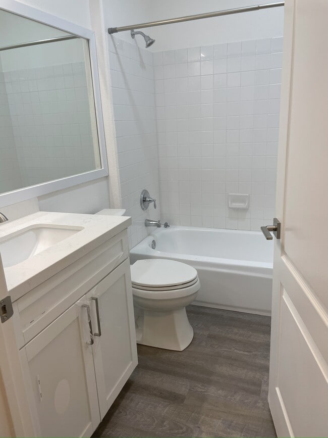 Second Bathroom with Tub - 3555 Caminito El Rincon