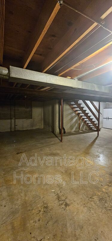 Building Photo - 1315 E 123rd Terrace
