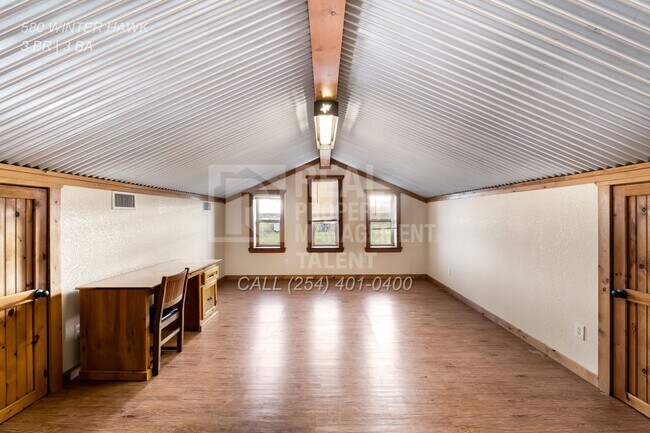 Building Photo - 3 Bedroom, 3 Bathroom Ranch Home with Barn...