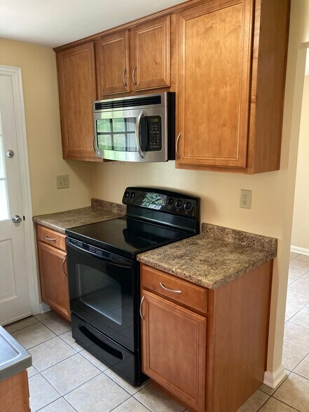 Building Photo - 709 Vallevista Ave