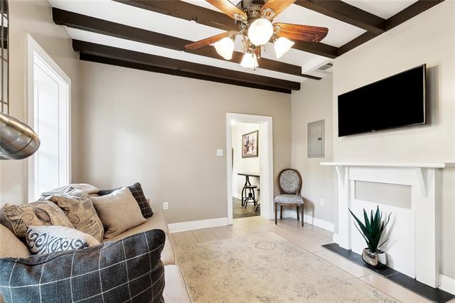 Building Photo - 823 Dauphine St