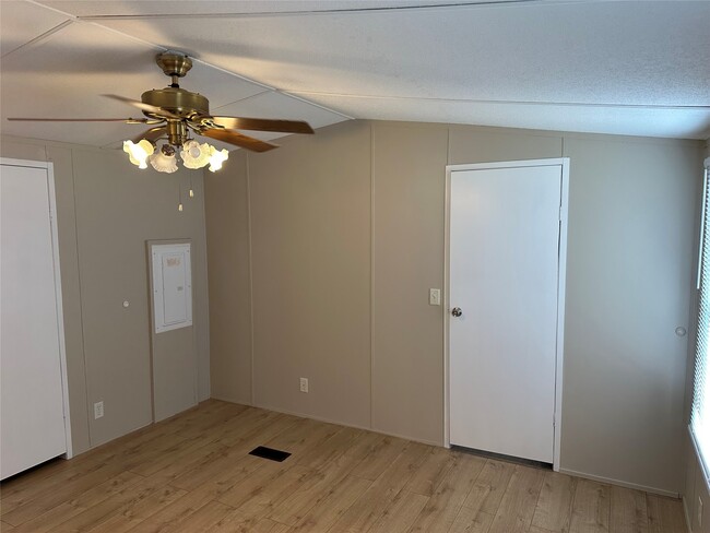 Building Photo - 2021 N Battlebell Rd