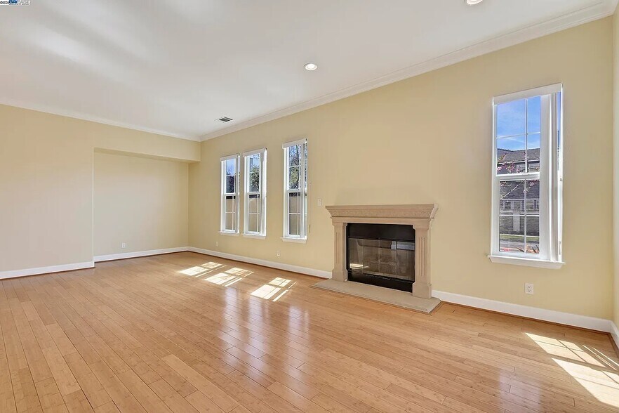 Building Photo - 3100 Tewksbury Way