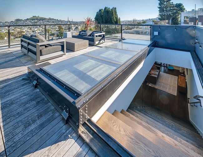 Building Photo - 463 Duncan St