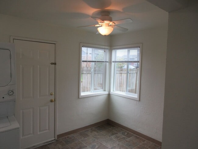 Building Photo - 2804 Claxter Rd NE