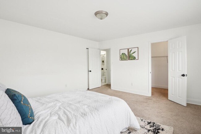 Building Photo - 1005 Chillum Rd