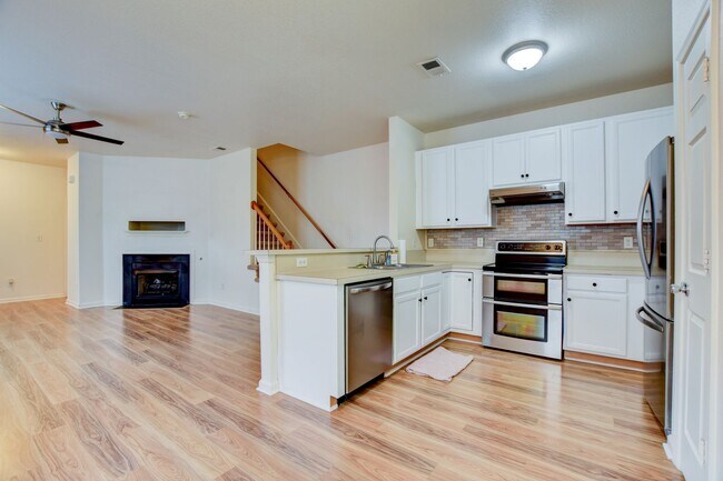 Building Photo - 320 Garcia Dr