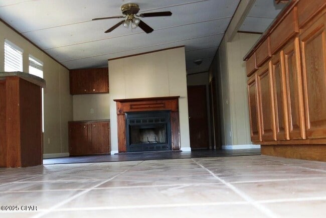 Building Photo - 5011 Lake Dr