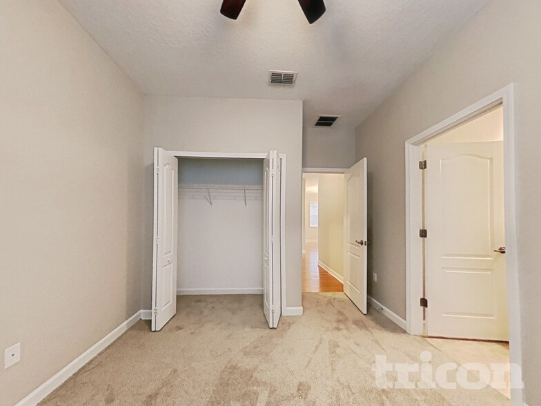 Building Photo - 13811 Newport Shores Dr