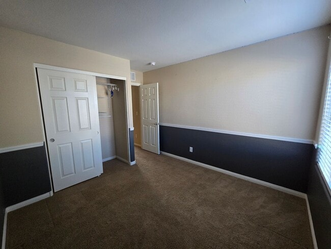 Building Photo - An Amazing 3 Bedroom Home in South East Las Vegas.